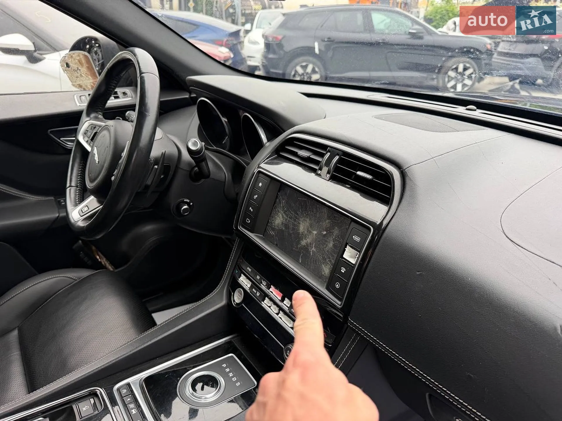 2016 Jaguar F-Pace - мініатюра 25