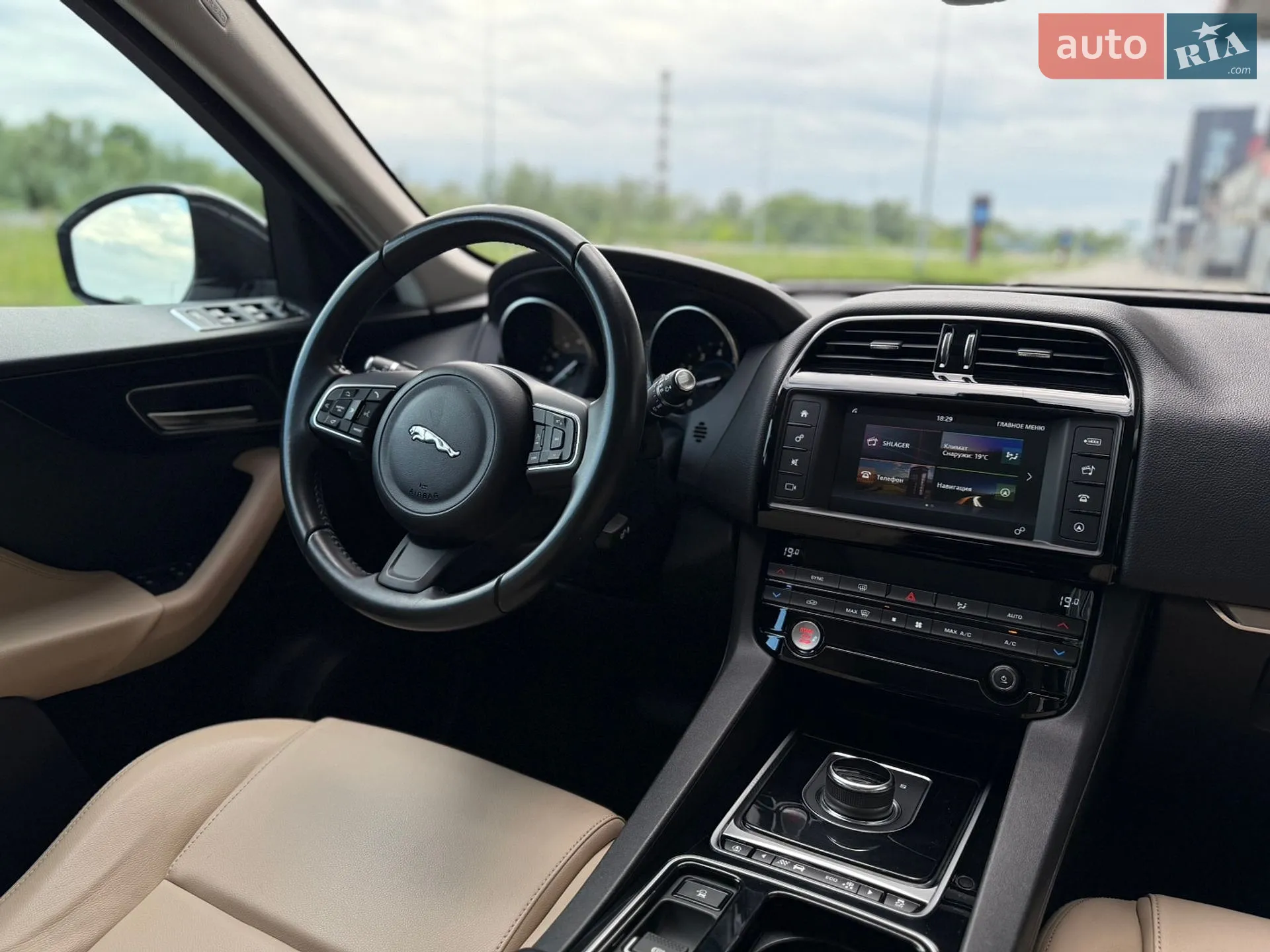 2017 Jaguar F-Pace - мініатюра 23