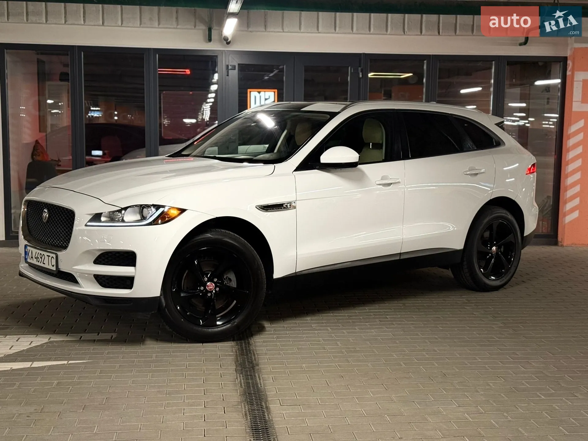 2017 Jaguar F-Pace - мініатюра 34