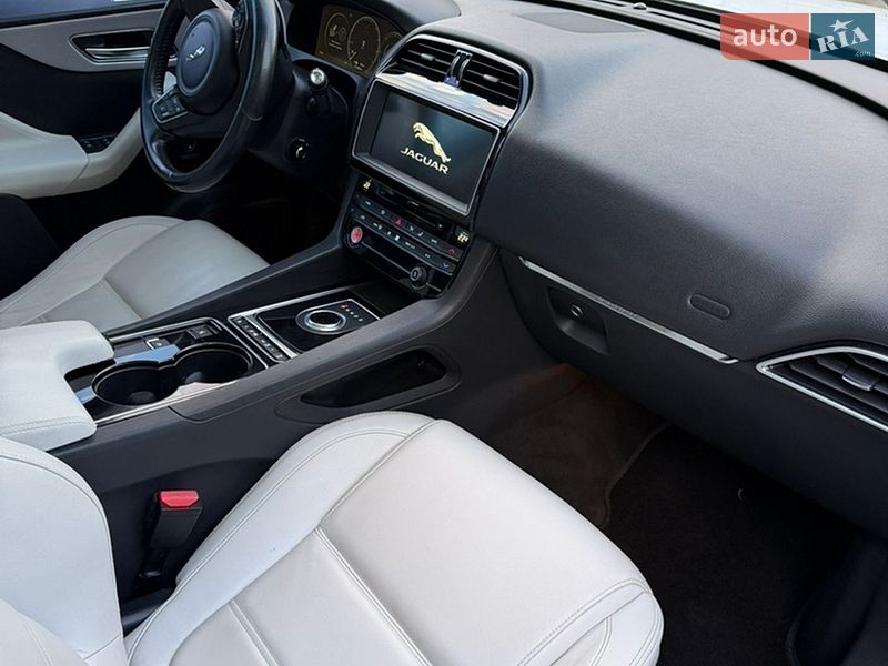 Внедорожник / Кроссовер Jaguar F-Pace 2017 в Луцке