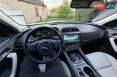 Внедорожник / Кроссовер Jaguar F-Pace 2017 в Луцке