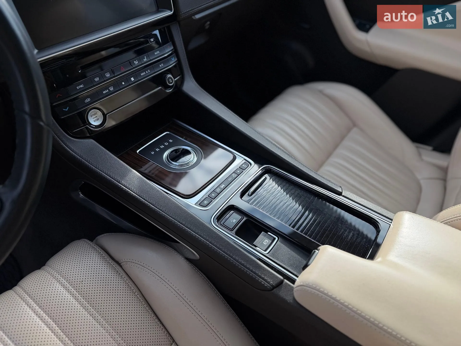 2017 Jaguar F-Pace - мініатюра 47