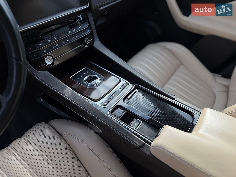 Внедорожник / Кроссовер Jaguar F-Pace 2017 в Сарнах