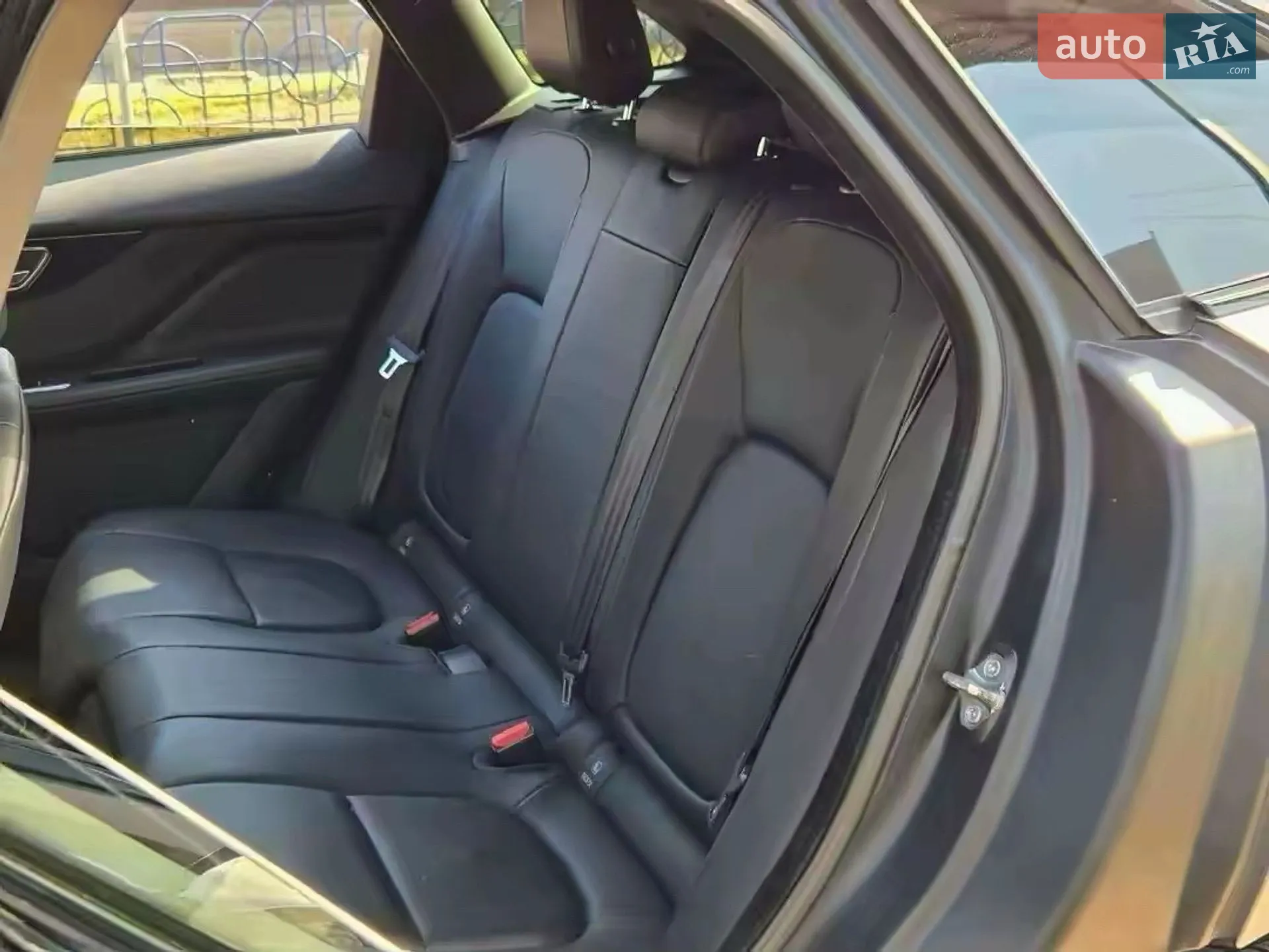 2016 Jaguar F-Pace - мініатюра 20