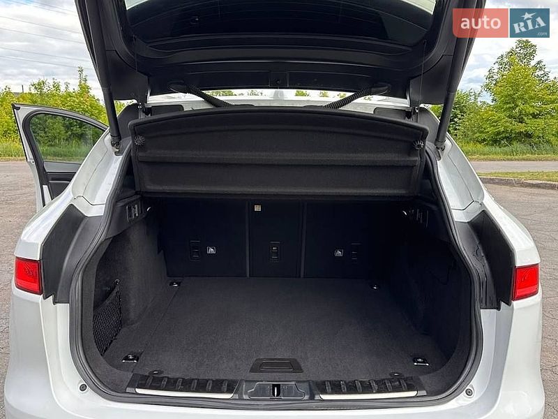 Внедорожник / Кроссовер Jaguar F-Pace 2018 в Владимире