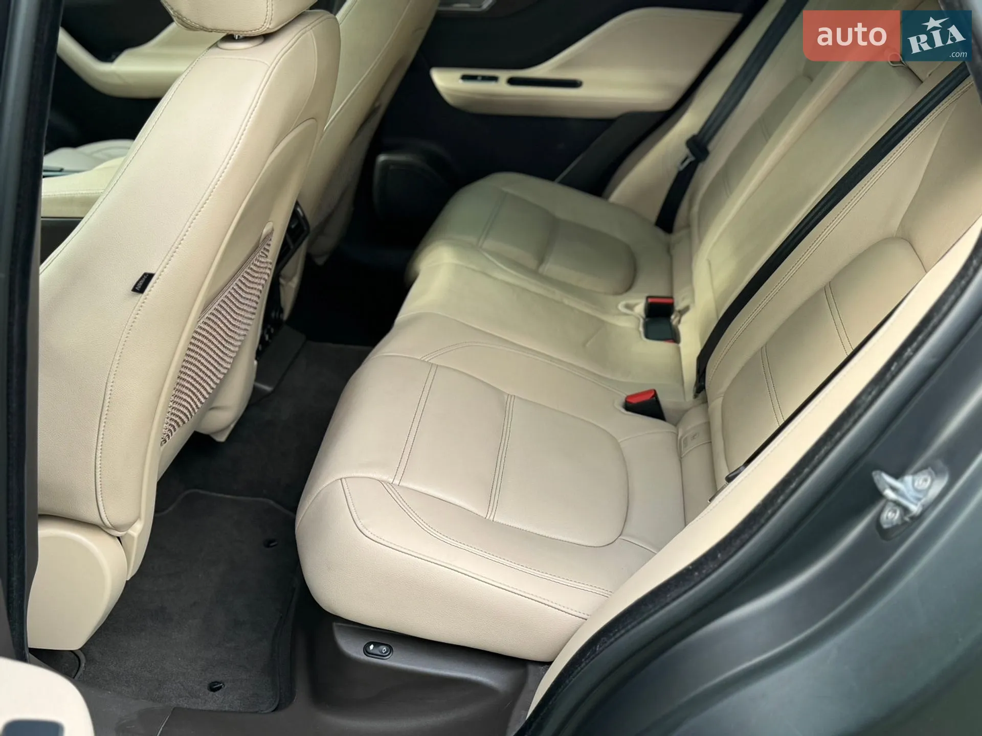 2019 Jaguar F-Pace - мініатюра 26