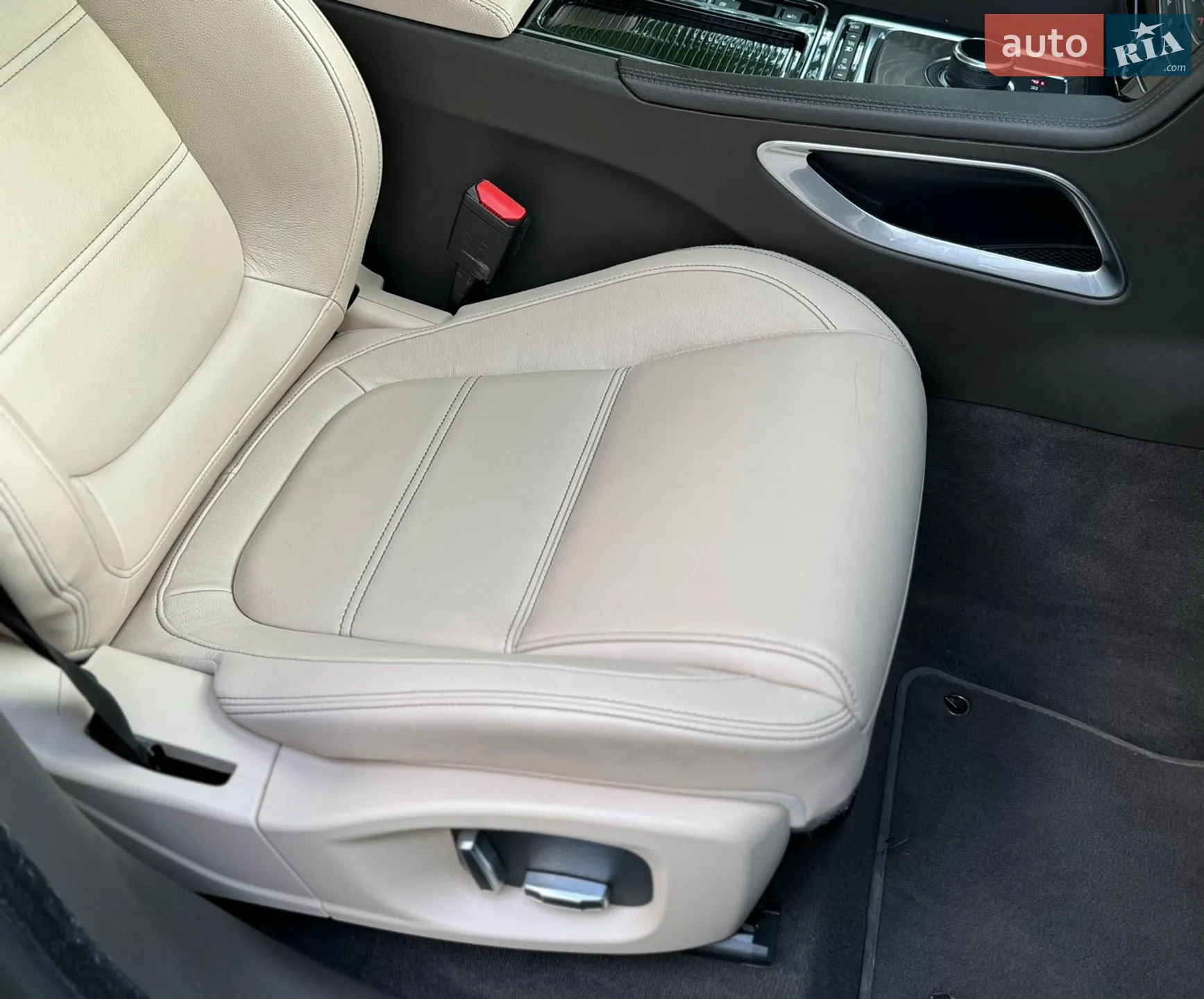 2019 Jaguar F-Pace - мініатюра 25