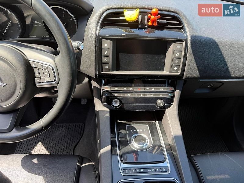 Позашляховик / Кросовер Jaguar F-Pace 2017 в Чернівцях