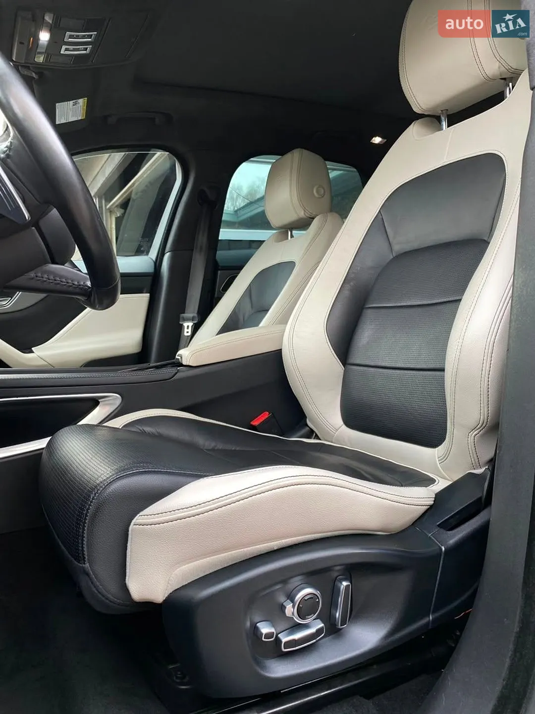 2018 Jaguar F-Pace - мініатюра 31