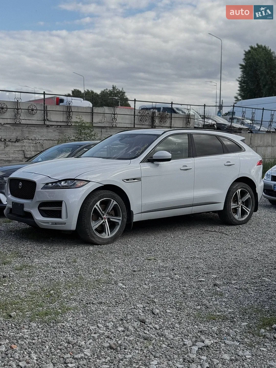 2017 Jaguar F-Pace - мініатюра 2