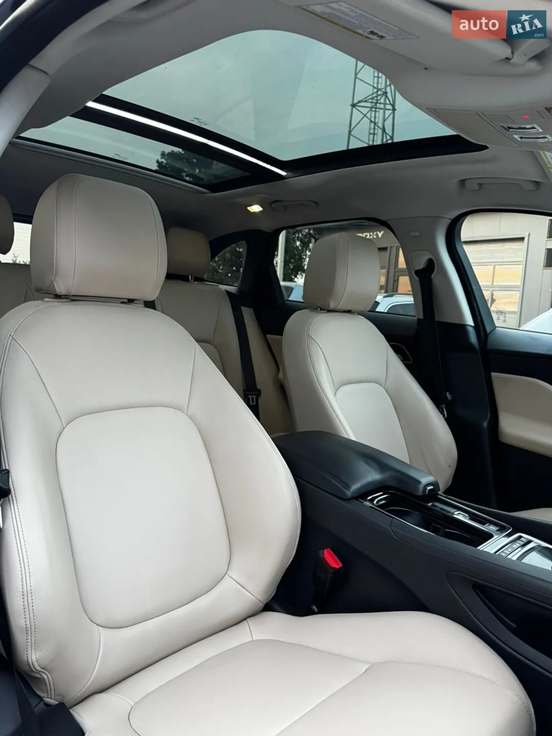 2018 Jaguar F-Pace - мініатюра 34