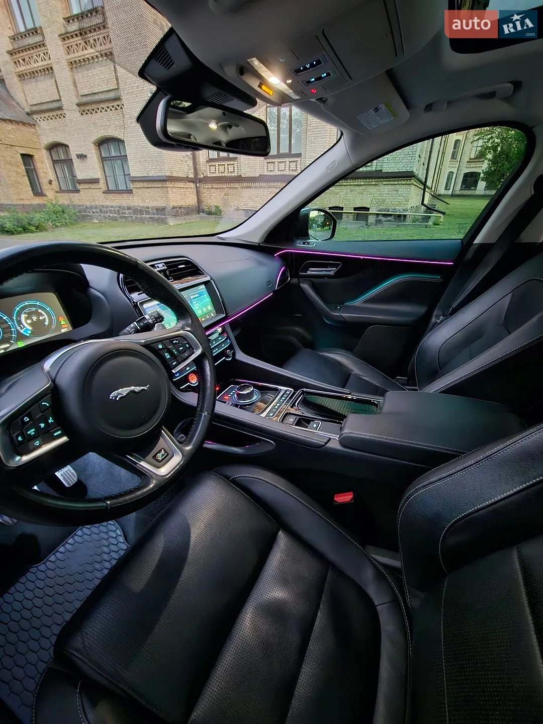 2017 Jaguar F-Pace - мініатюра 25