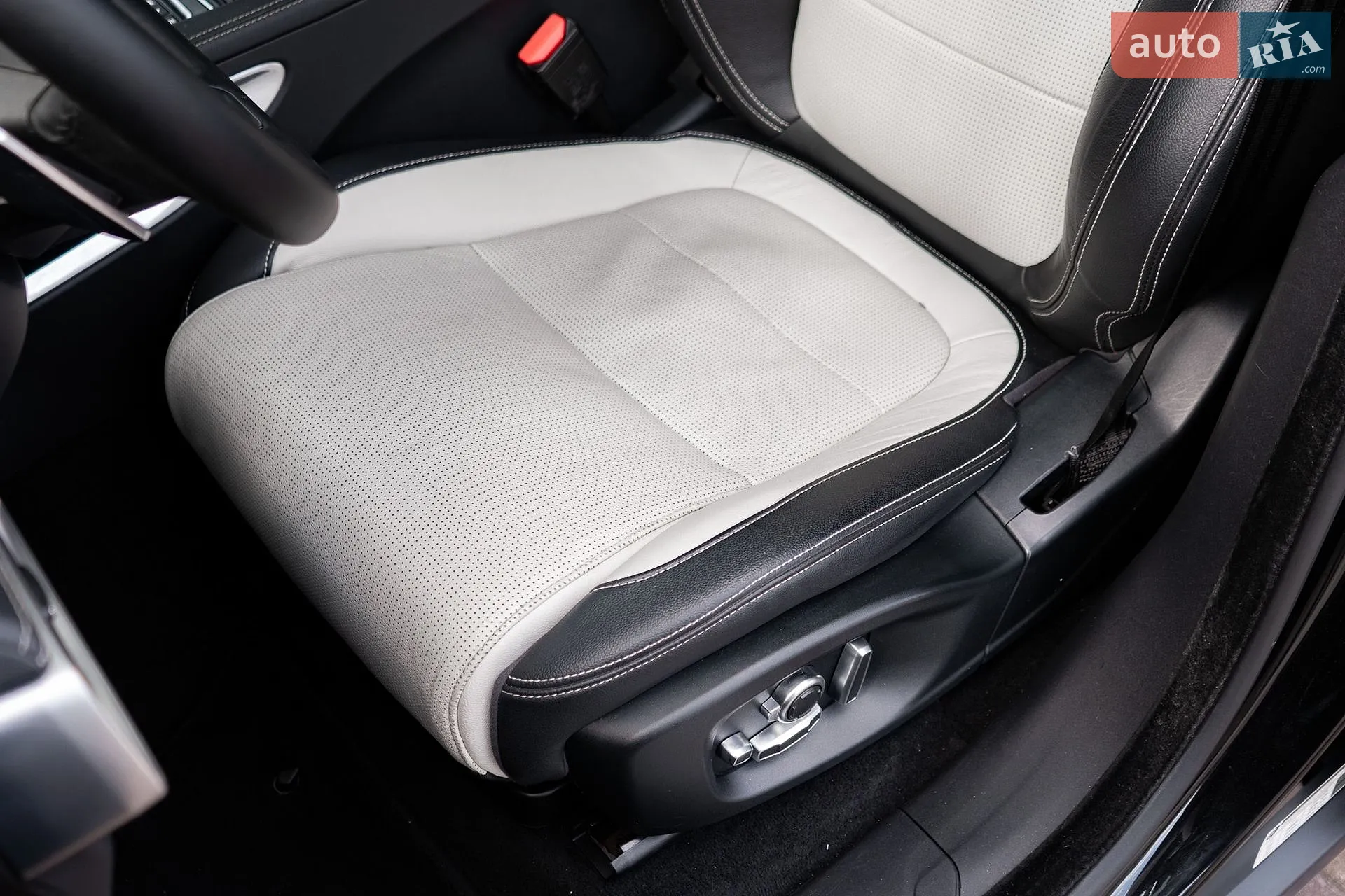 2019 Jaguar F-Pace - мініатюра 28