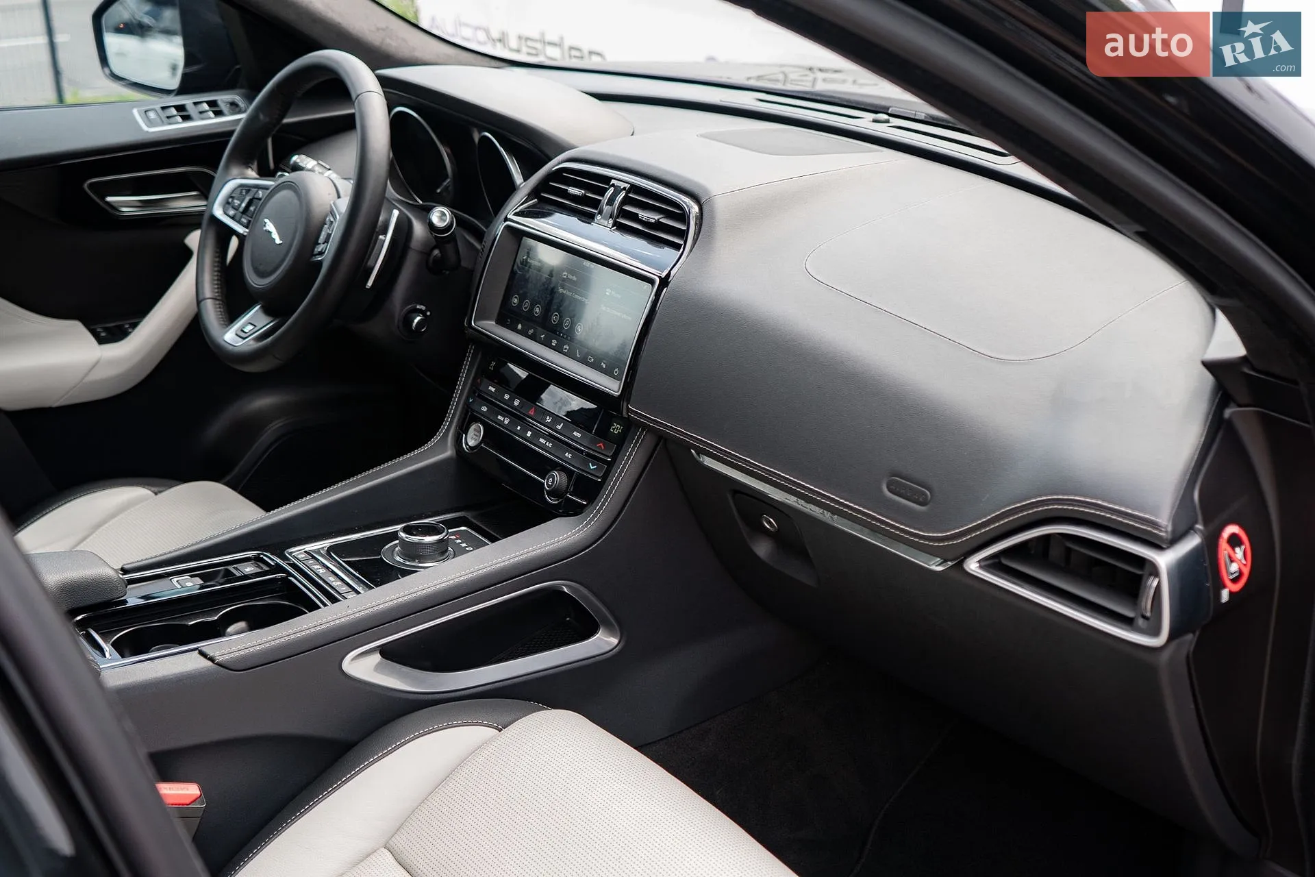2019 Jaguar F-Pace - мініатюра 39