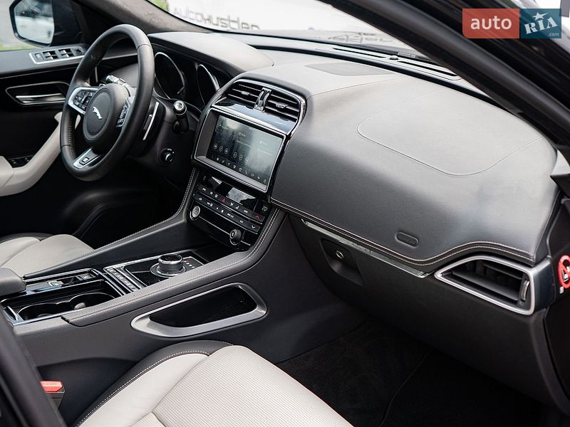 Внедорожник / Кроссовер Jaguar F-Pace 2019 в Киеве