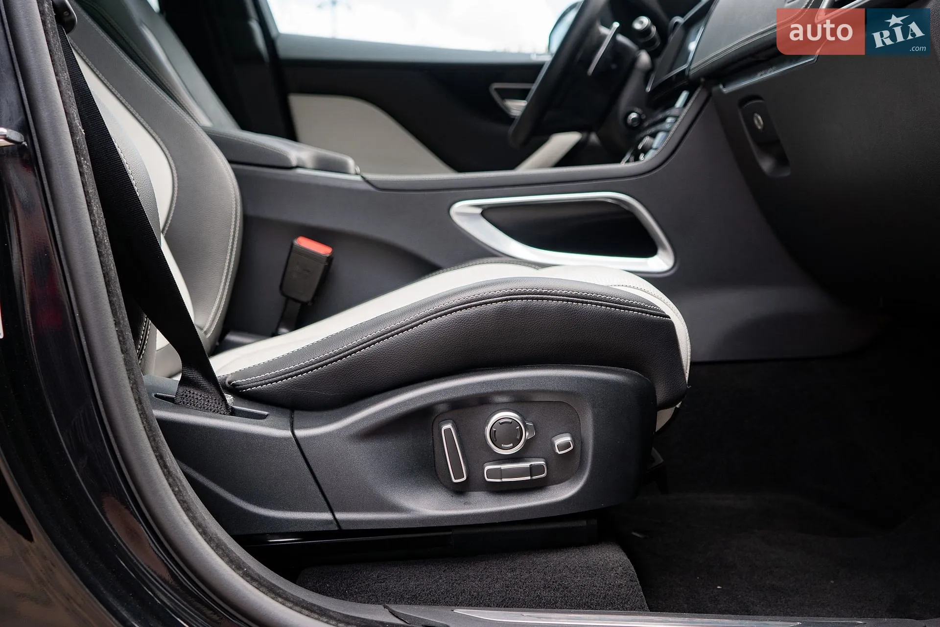 2019 Jaguar F-Pace - мініатюра 43