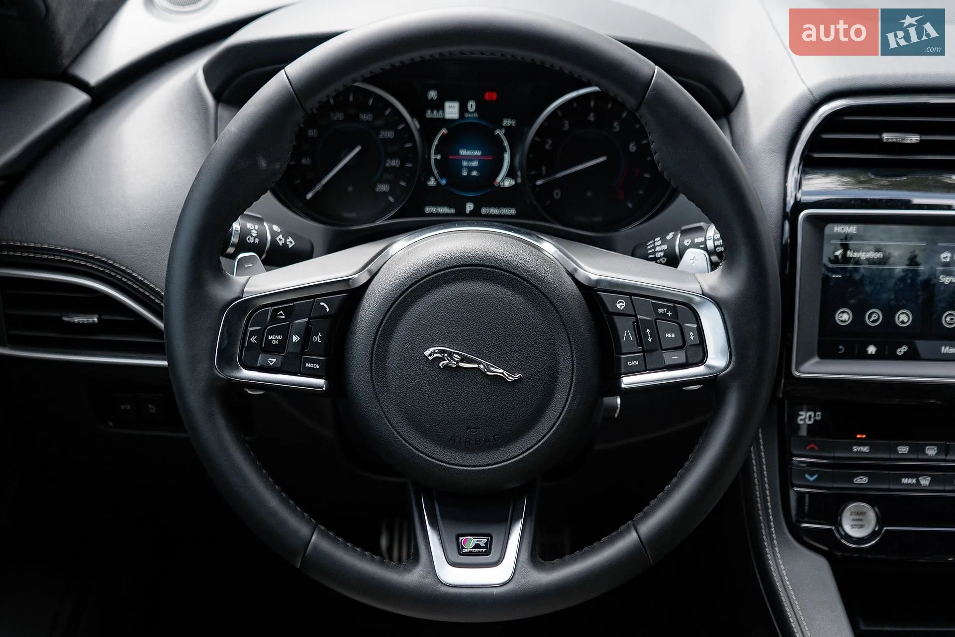 2019 Jaguar F-Pace - мініатюра 48
