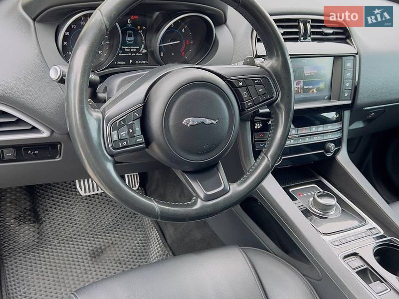 Внедорожник / Кроссовер Jaguar F-Pace 2016 в Ивано-Франковске фото 22 Внедорожник / Кроссовер Jaguar F-Pace 2016 в Ивано-Франковске