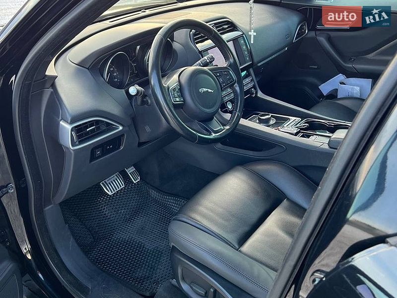 Внедорожник / Кроссовер Jaguar F-Pace 2016 в Ивано-Франковске фото 31 Внедорожник / Кроссовер Jaguar F-Pace 2016 в Ивано-Франковске