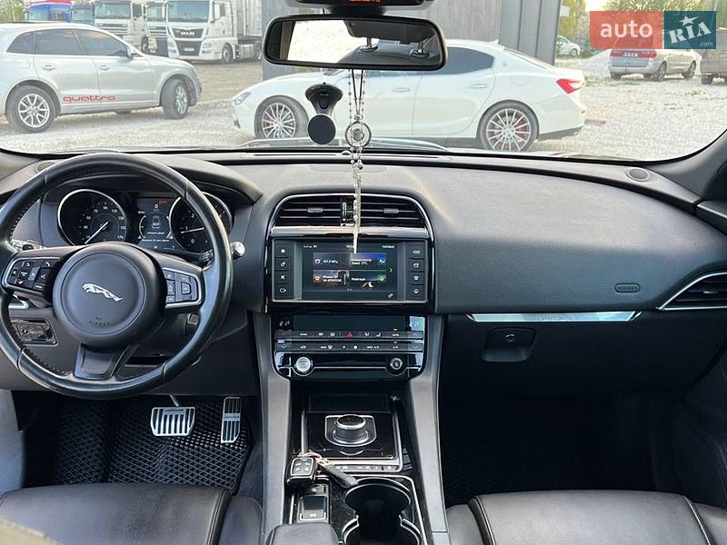 Внедорожник / Кроссовер Jaguar F-Pace 2016 в Ивано-Франковске фото 34 Внедорожник / Кроссовер Jaguar F-Pace 2016 в Ивано-Франковске
