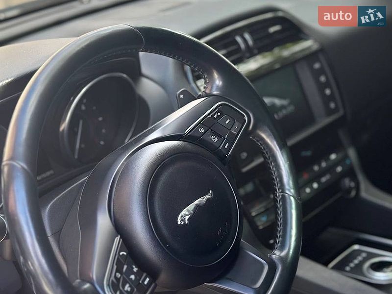 Внедорожник / Кроссовер Jaguar F-Pace 2016 в Ровно