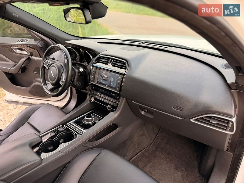 Позашляховик / Кросовер Jaguar F-Pace 2017 в Тернополі