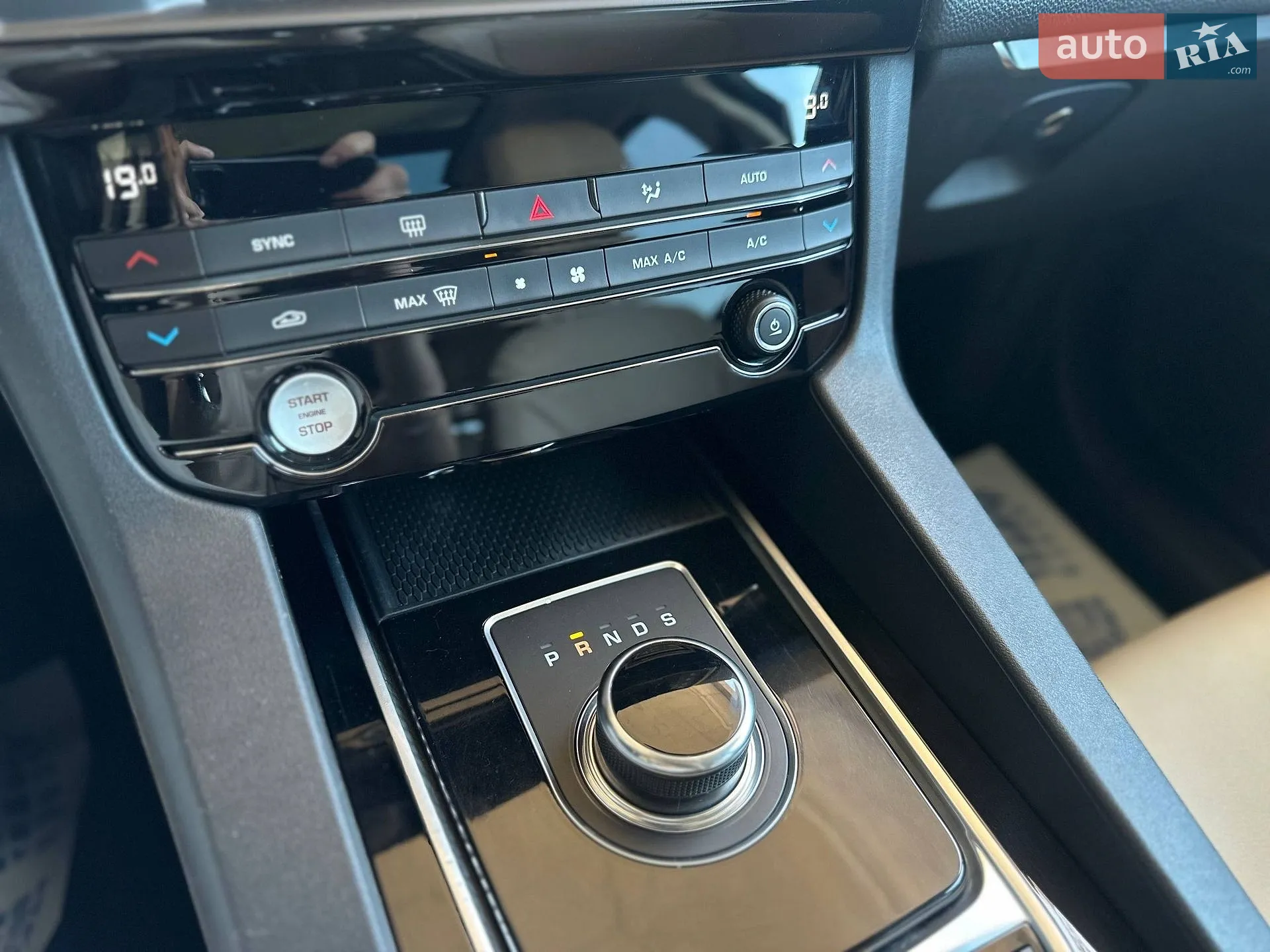 2017 Jaguar F-Pace - мініатюра 19