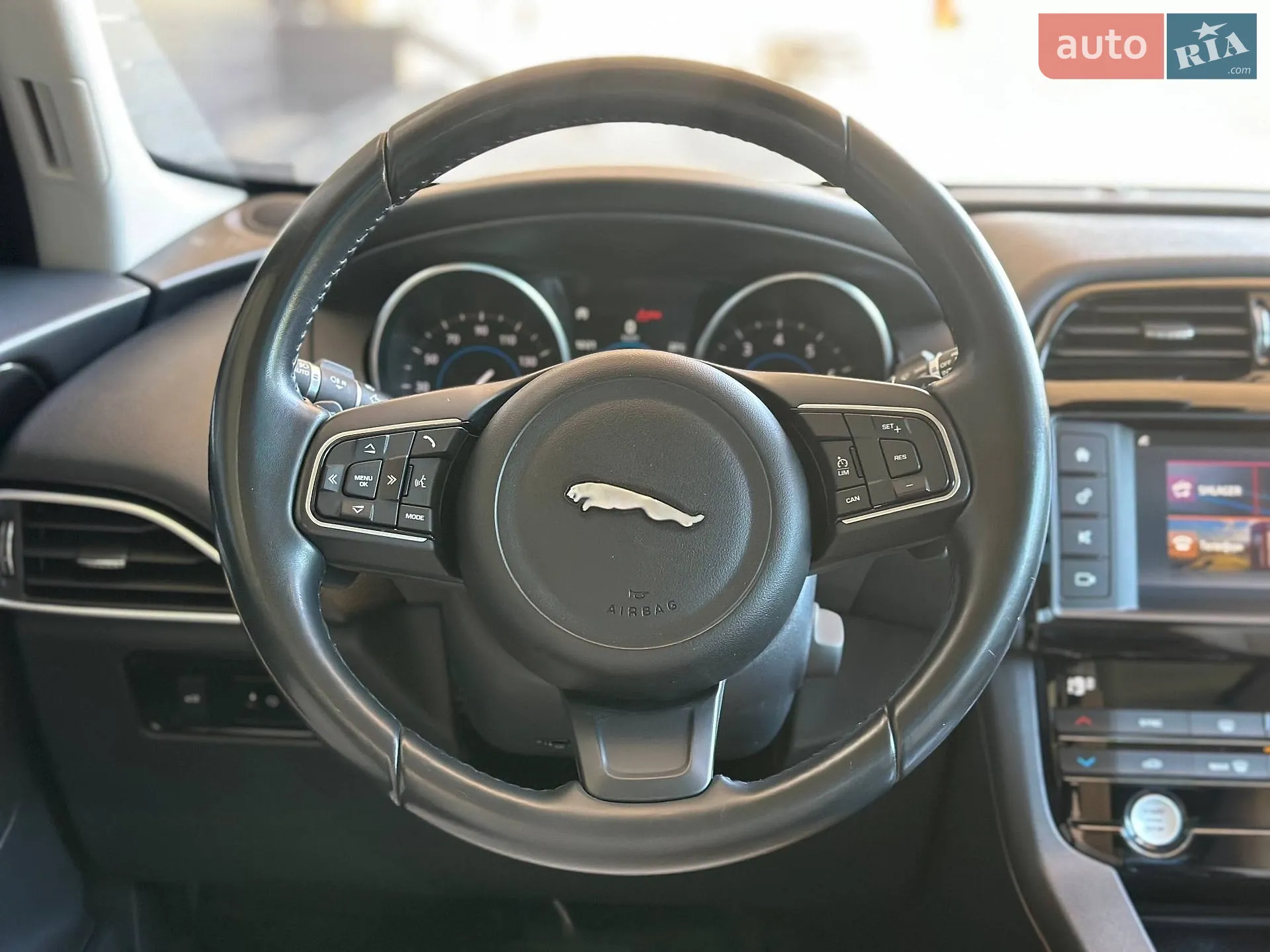 2017 Jaguar F-Pace - мініатюра 16