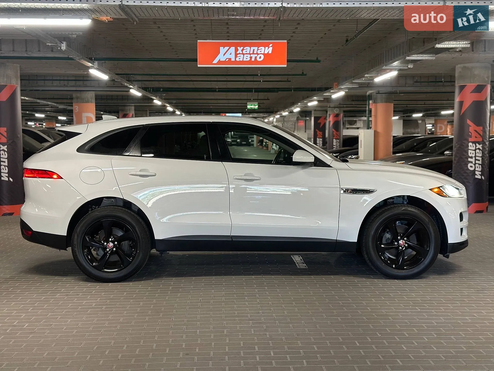 2017 Jaguar F-Pace - мініатюра 4