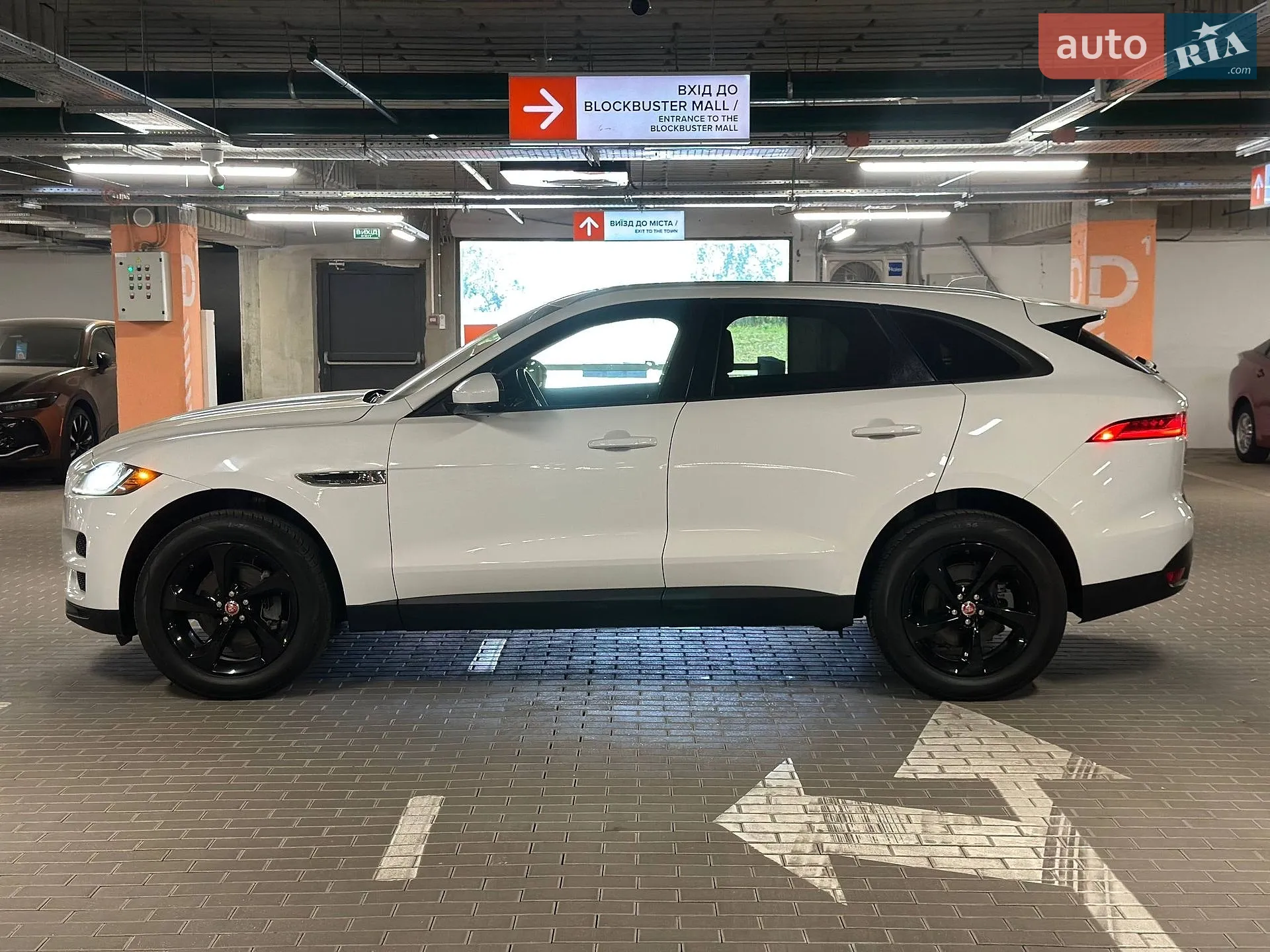 2017 Jaguar F-Pace - мініатюра 5