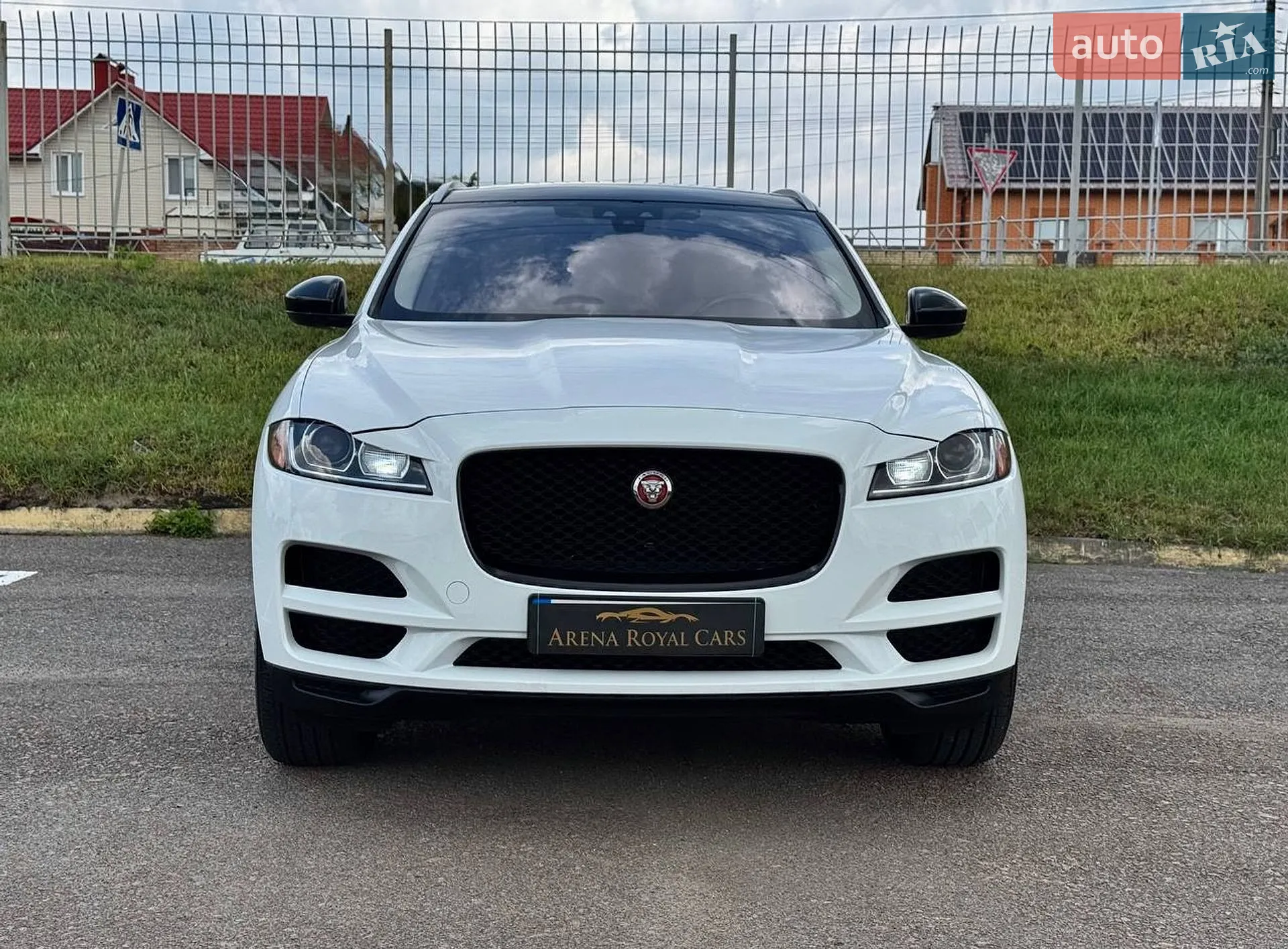 2017 Jaguar F-Pace - мініатюра 3