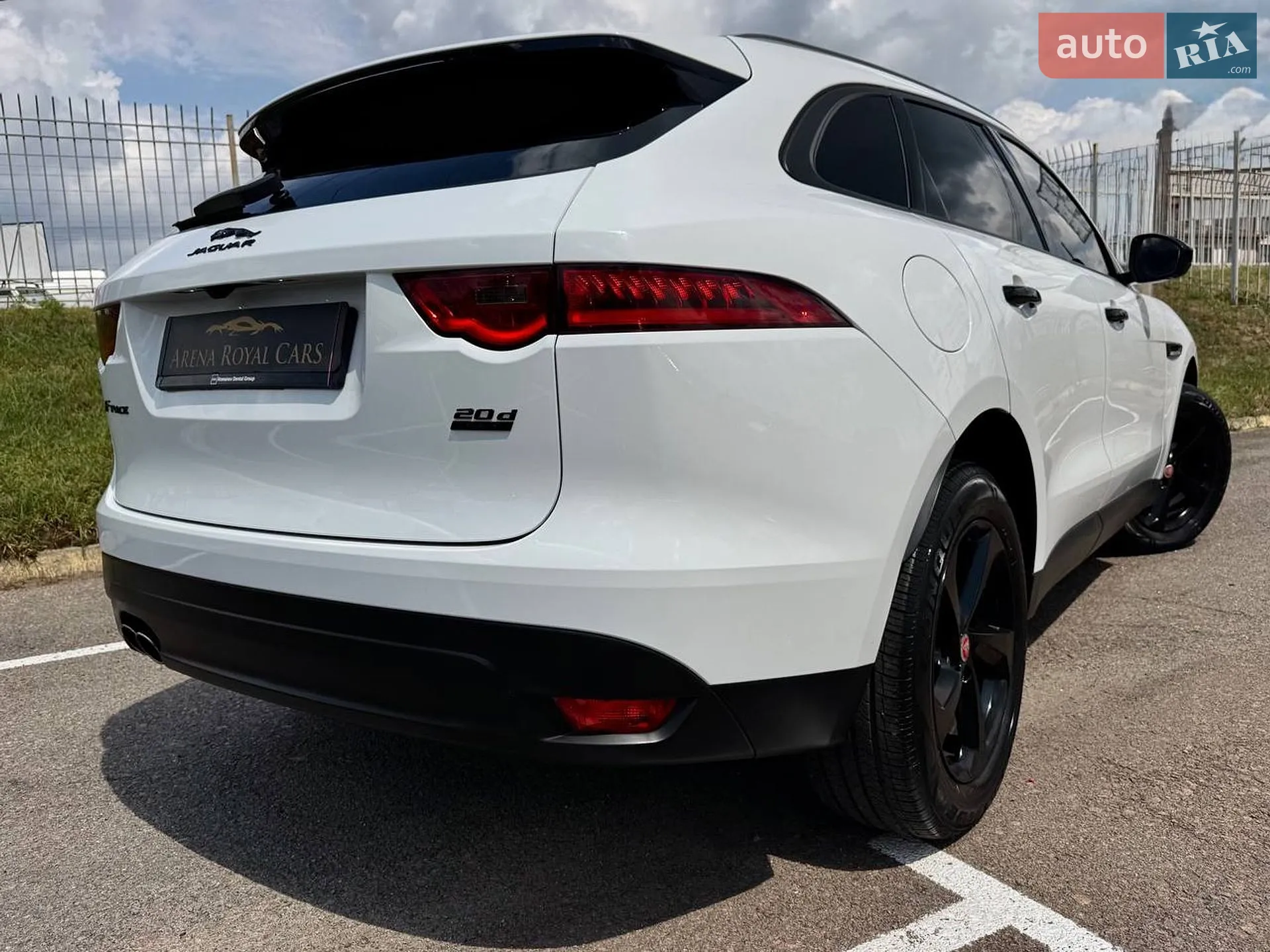 2017 Jaguar F-Pace - мініатюра 15