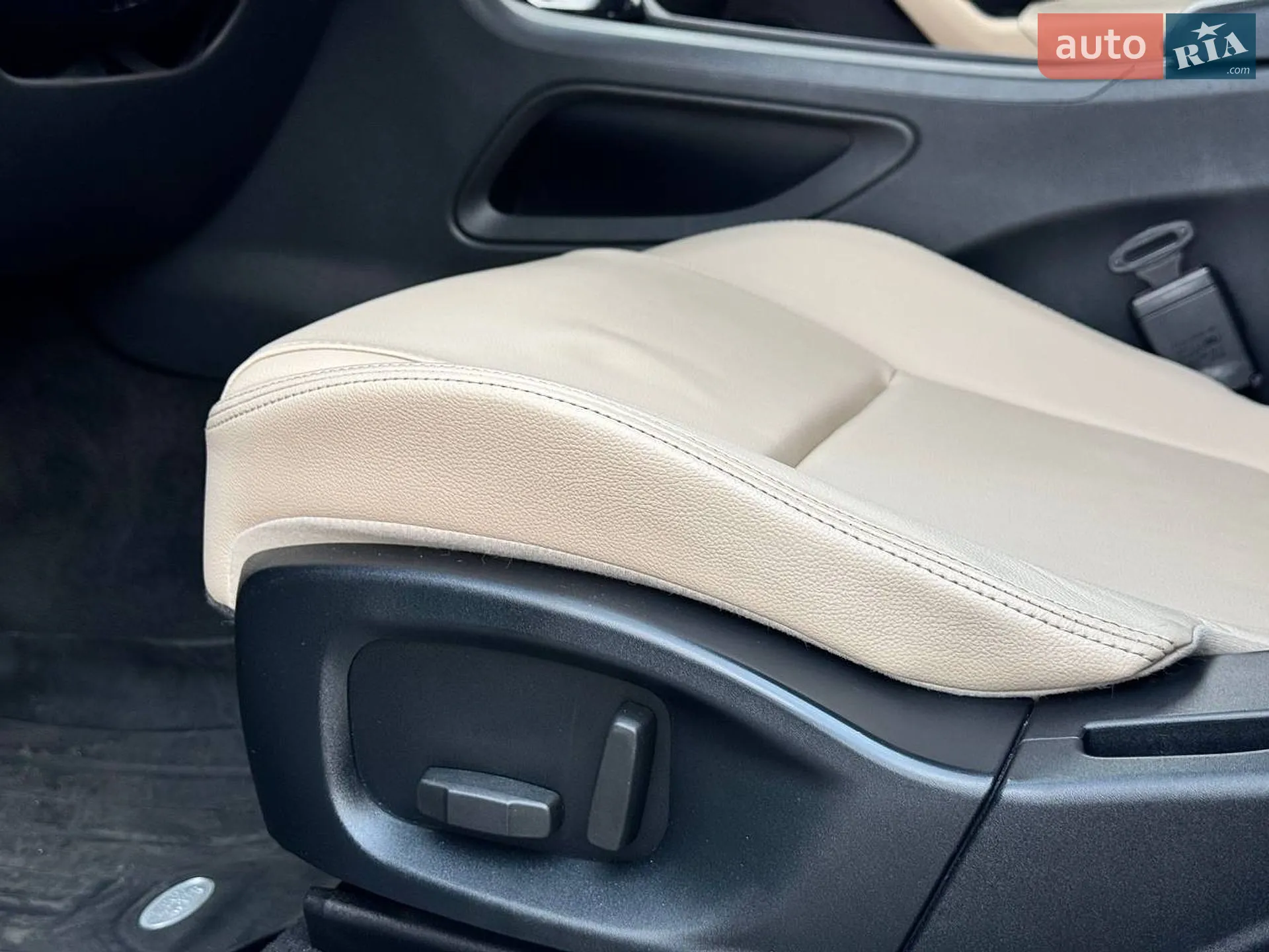 2017 Jaguar F-Pace - мініатюра 21