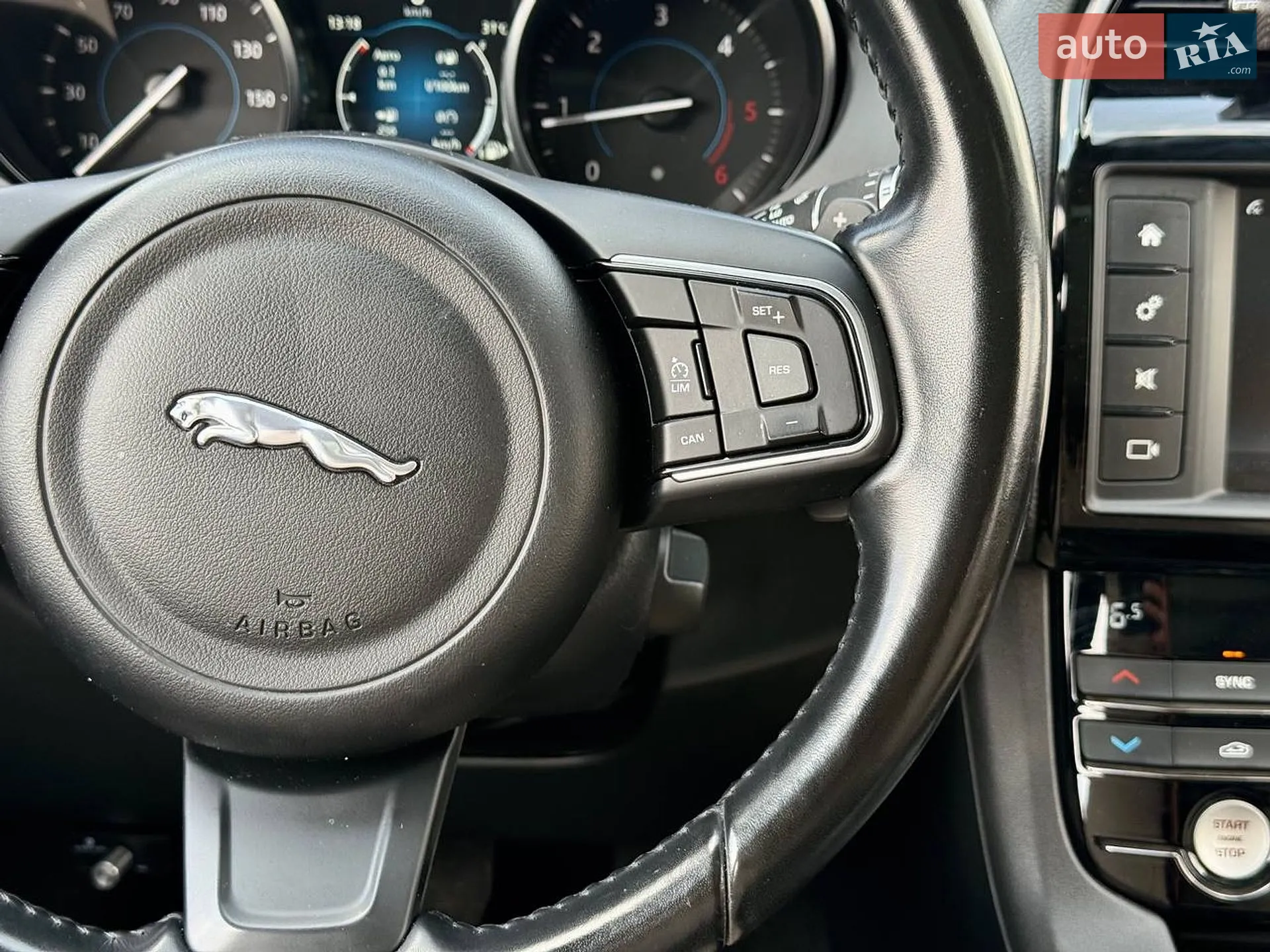 2017 Jaguar F-Pace - мініатюра 35