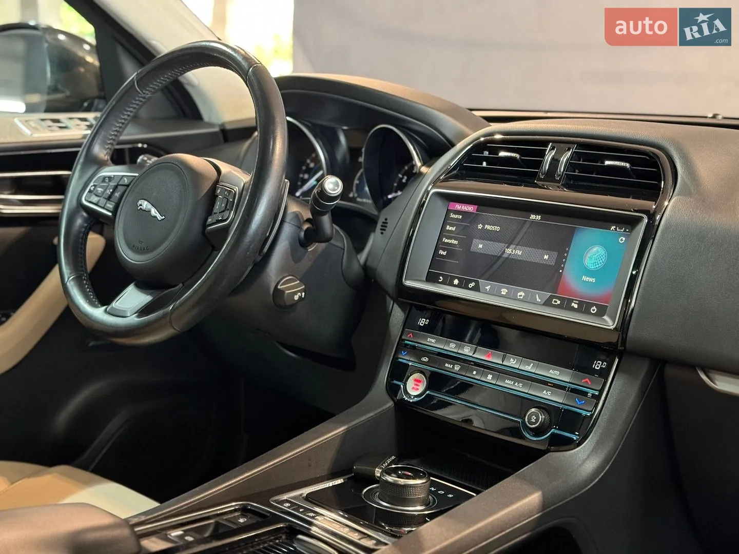 2018 Jaguar F-Pace - мініатюра 12