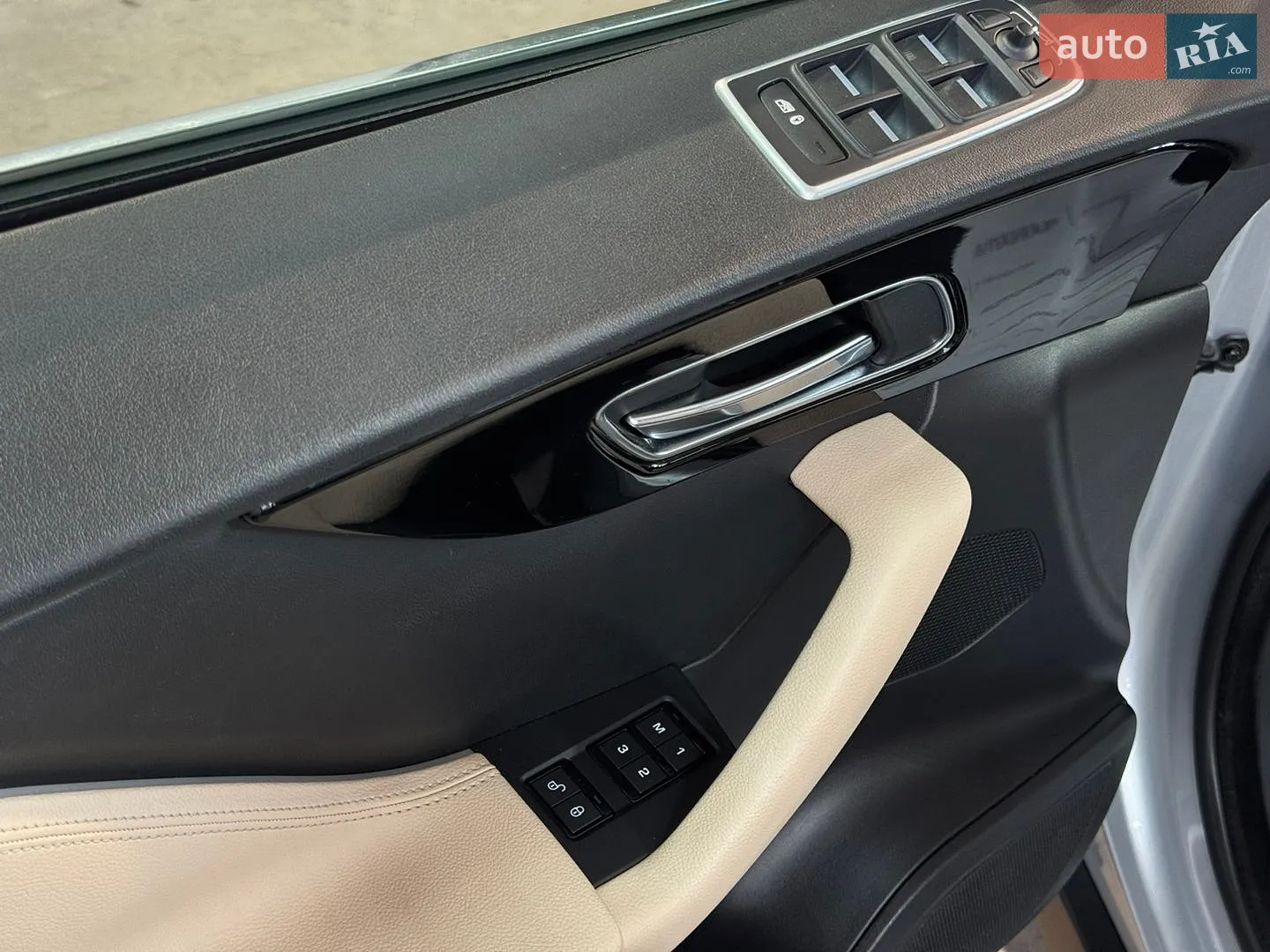 2018 Jaguar F-Pace - мініатюра 16