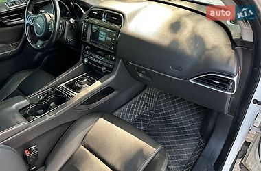 Позашляховик / Кросовер Jaguar F-Pace 2016 в Києві