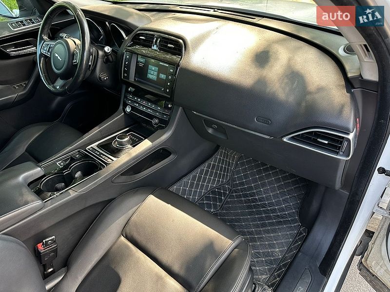 Позашляховик / Кросовер Jaguar F-Pace 2016 в Києві