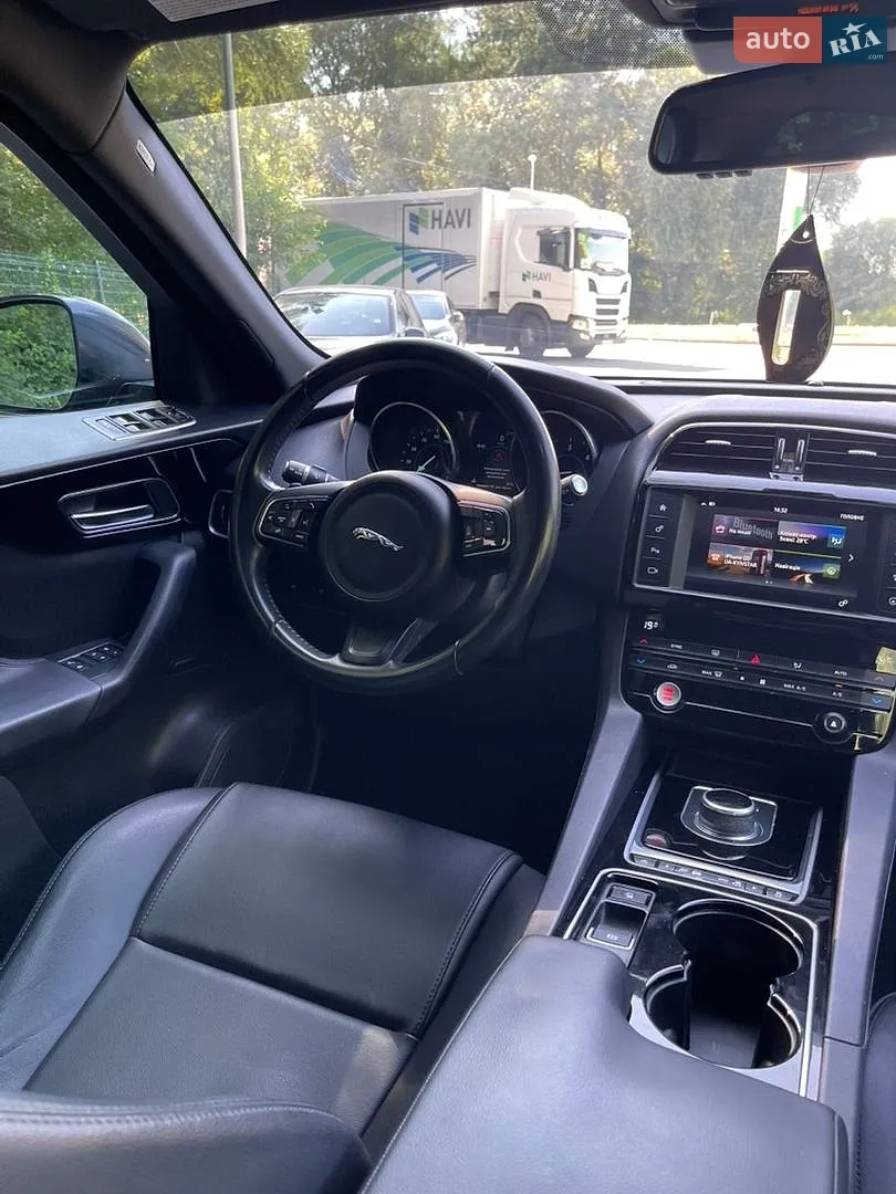 2016 Jaguar F-Pace - мініатюра 16