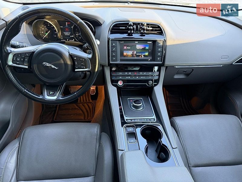 Внедорожник / Кроссовер Jaguar F-Pace 2016 в Киеве