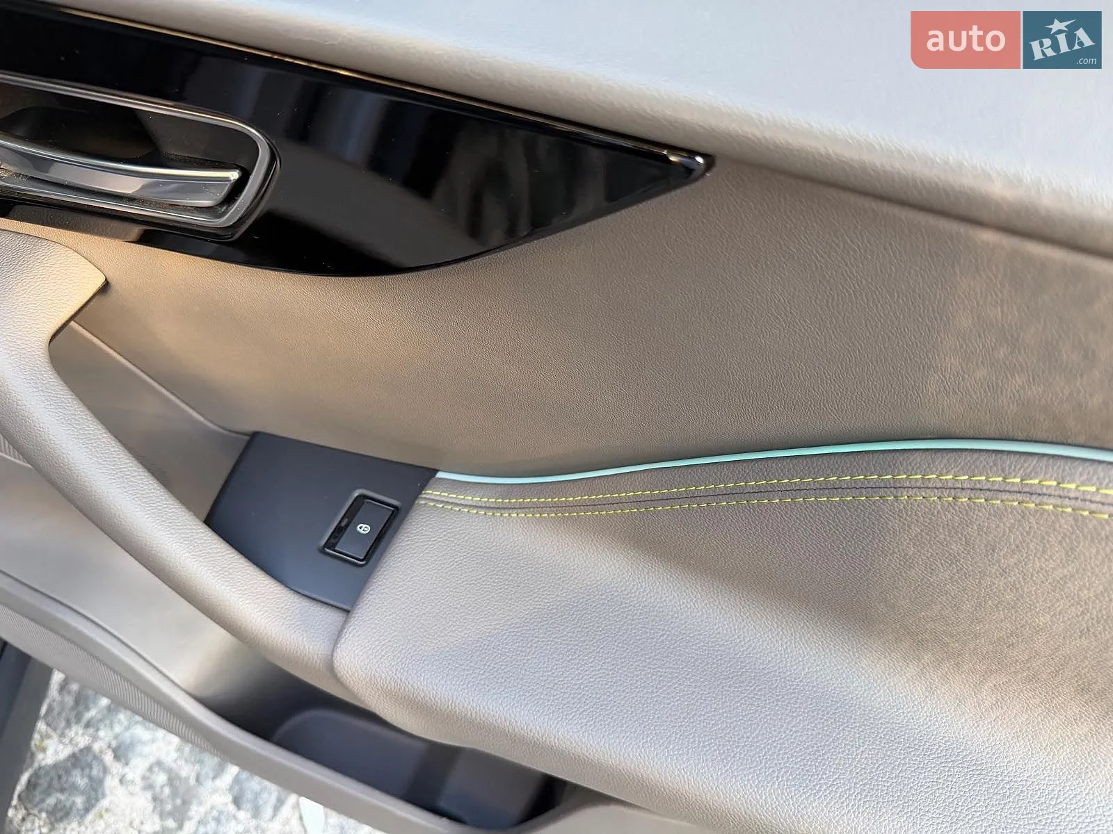 2016 Jaguar F-Pace - мініатюра 30