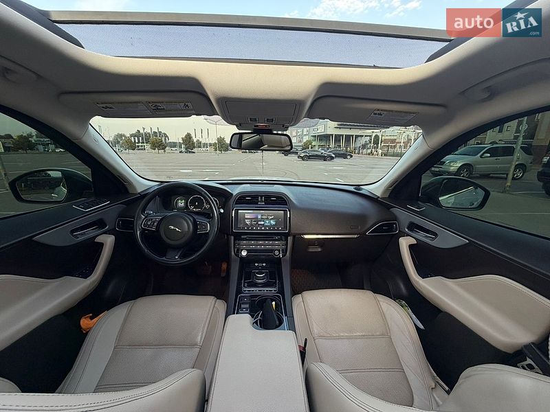 Внедорожник / Кроссовер Jaguar F-Pace 2016 в Киеве