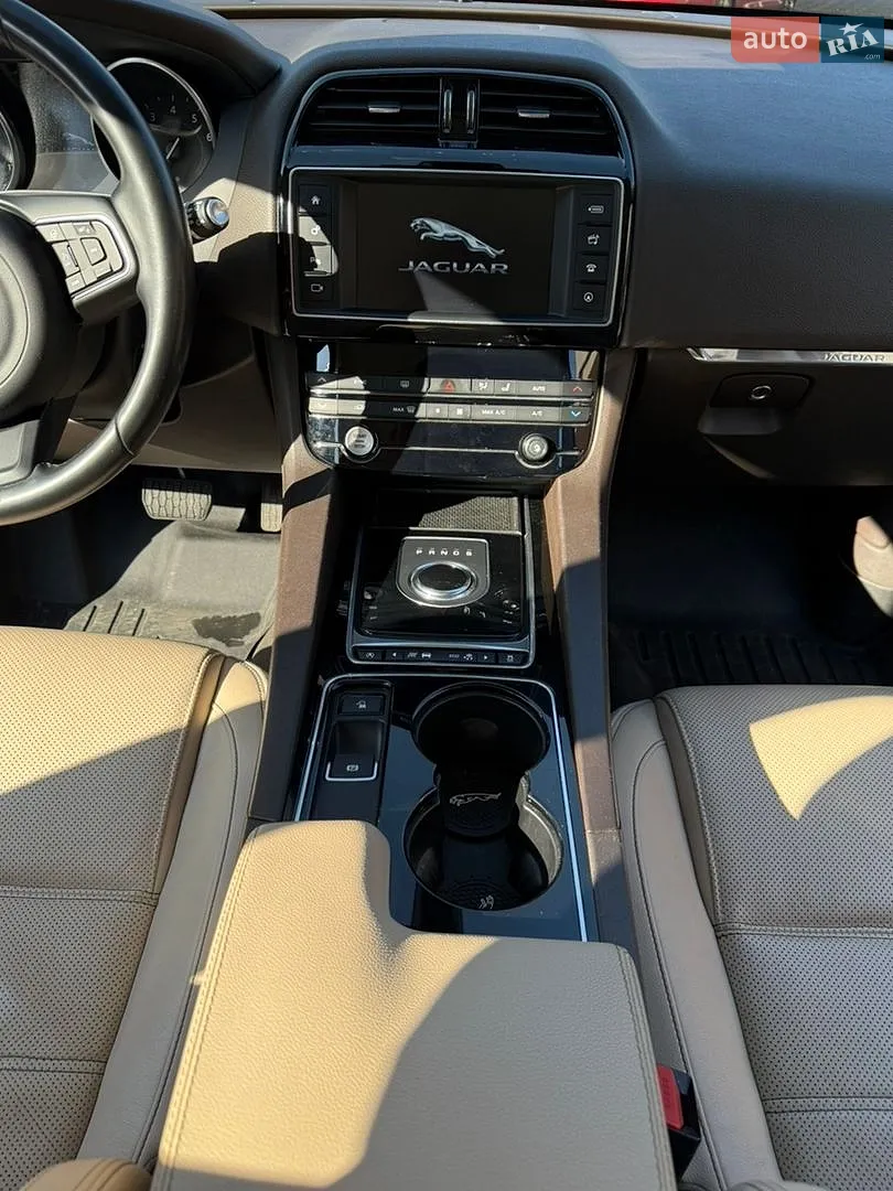 2016 Jaguar F-Pace - мініатюра 13
