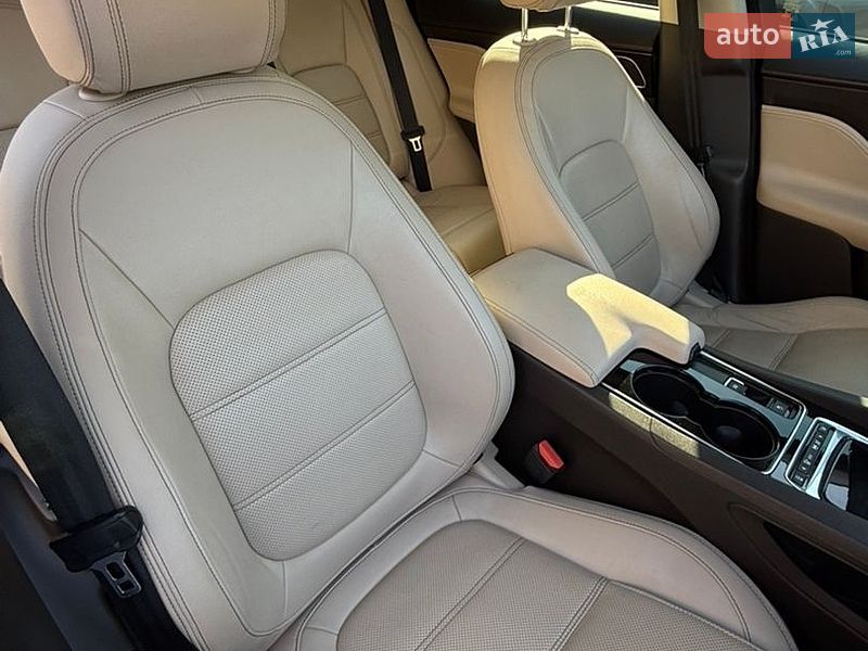 Внедорожник / Кроссовер Jaguar F-Pace 2016 в Харькове