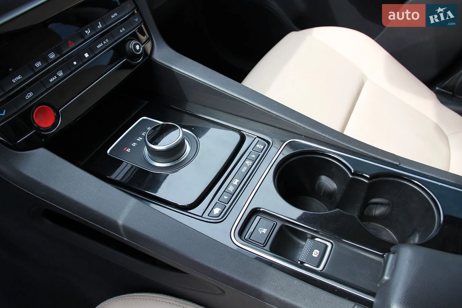 2016 Jaguar F-Pace - мініатюра 23