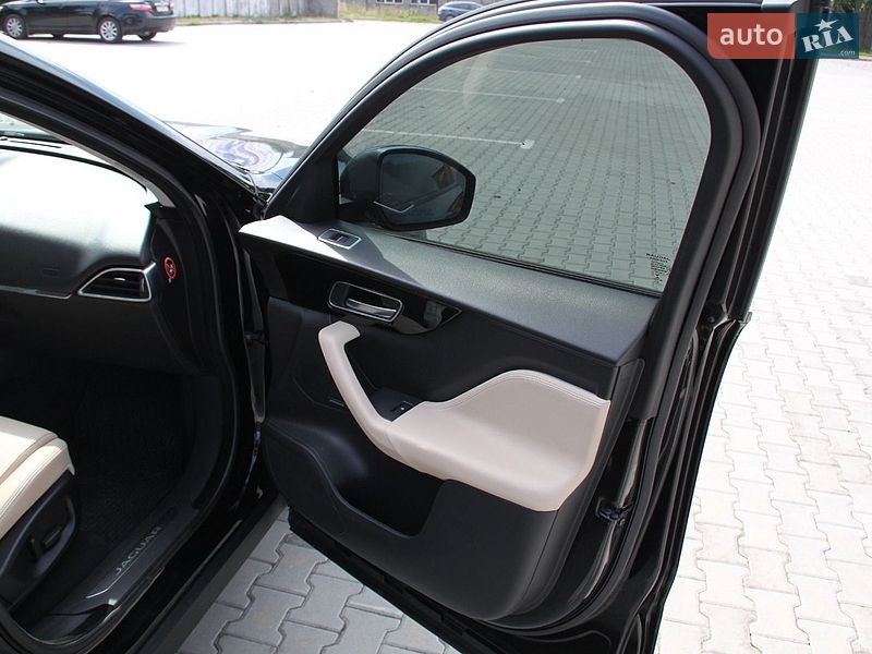 Внедорожник / Кроссовер Jaguar F-Pace 2016 в Нововолынске