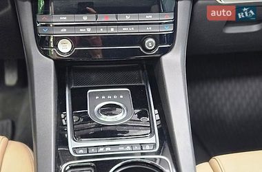 Позашляховик / Кросовер Jaguar F-Pace 2016 в Києві