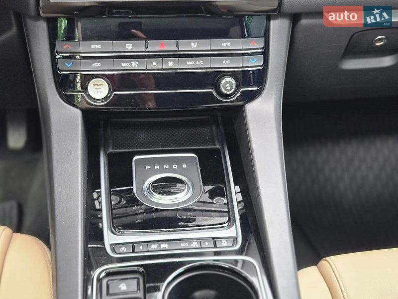 Позашляховик / Кросовер Jaguar F-Pace 2016 в Києві