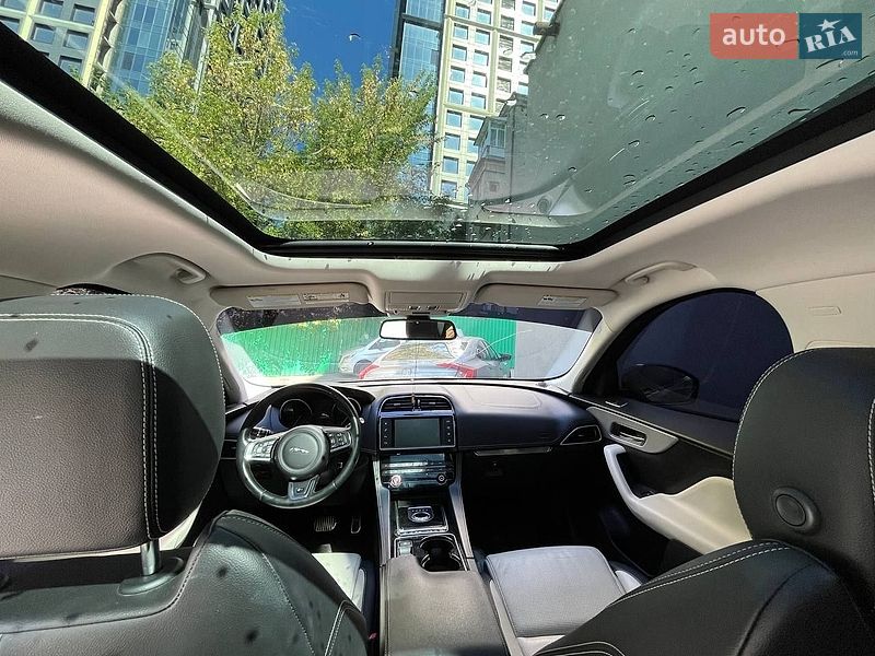 Внедорожник / Кроссовер Jaguar F-Pace 2016 в Киеве