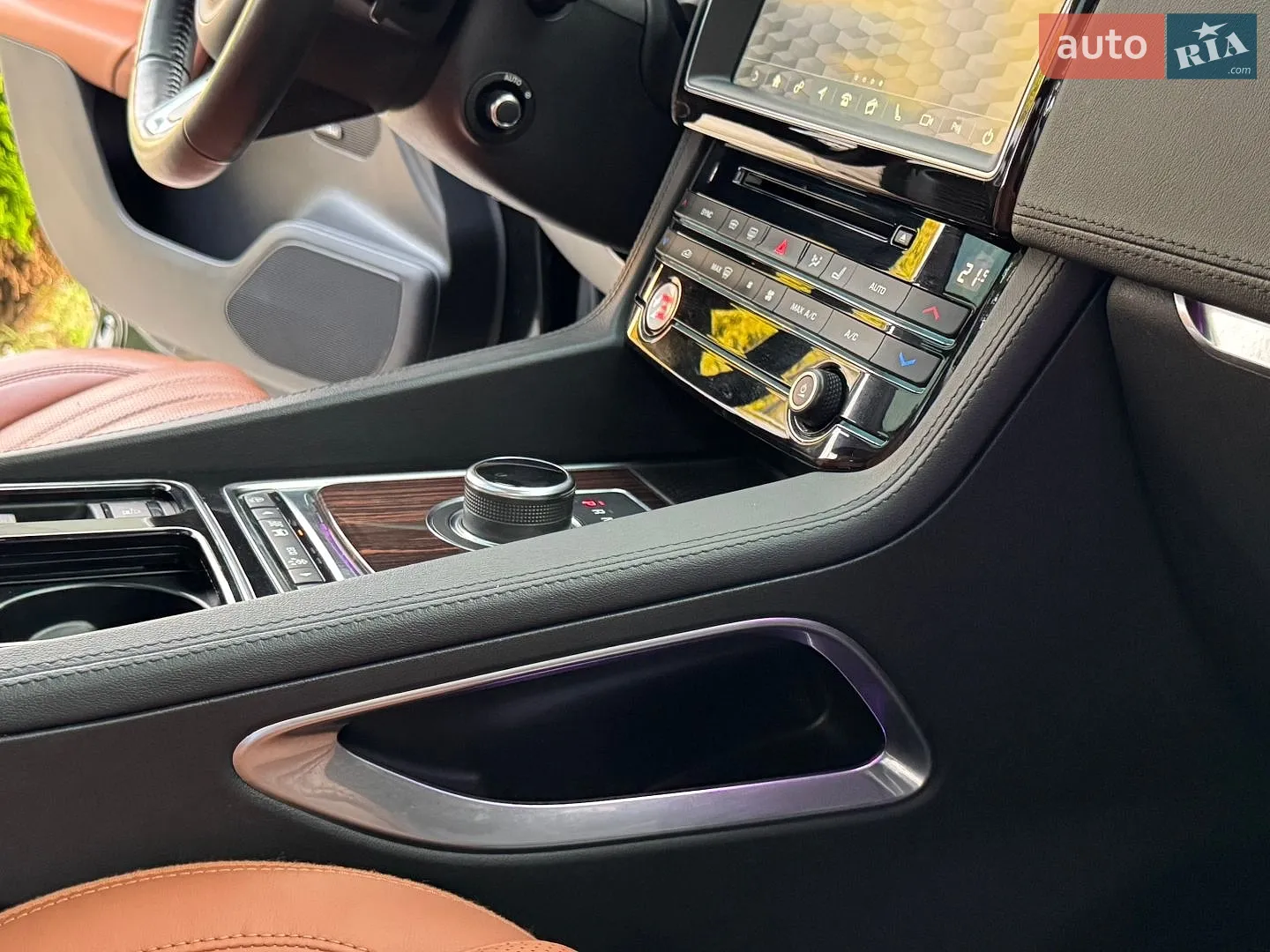 2018 Jaguar F-Pace - мініатюра 44
